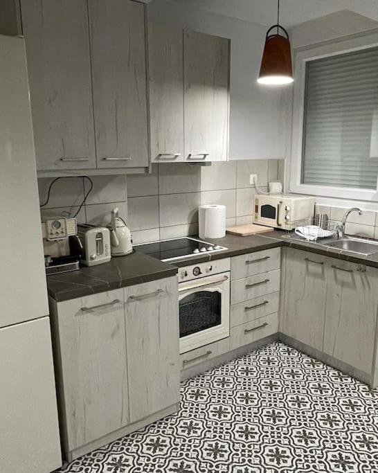 Family Apartment With Private Yard Next To Agios Dimitrios Church Thessaloníki Luaran gambar